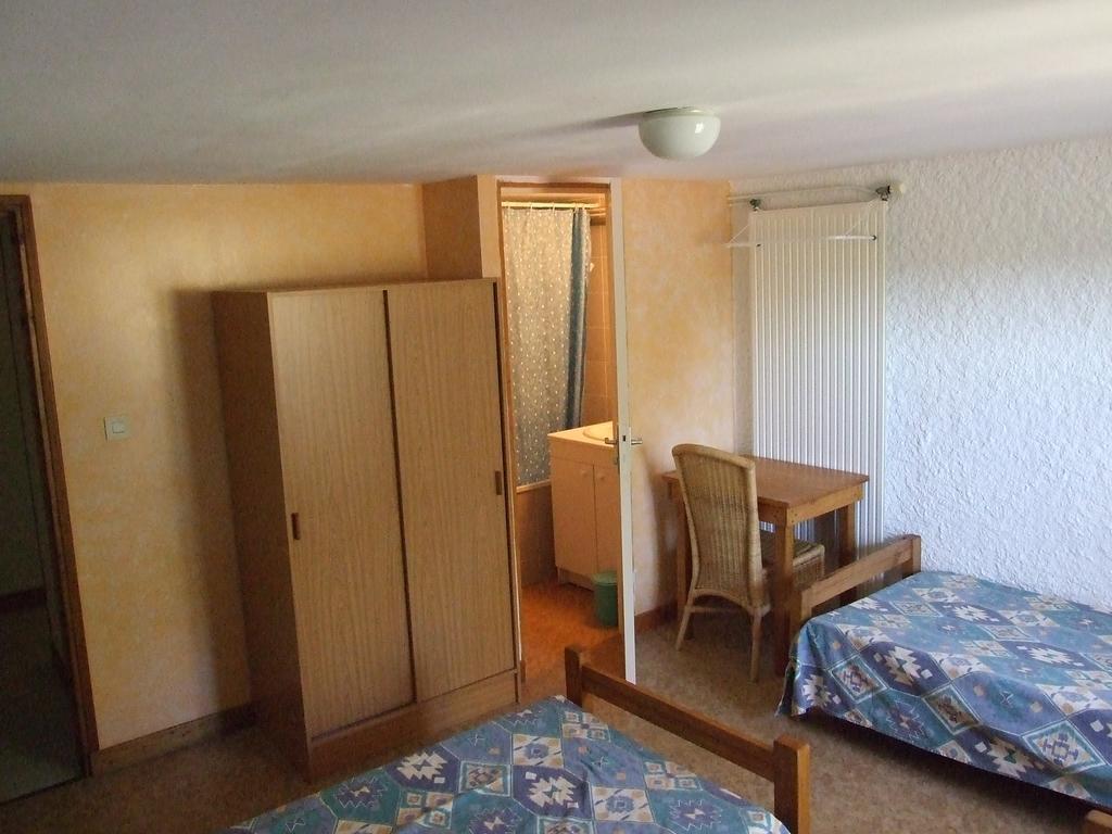 Отель Les Deux Freres Echandelys Экстерьер фото