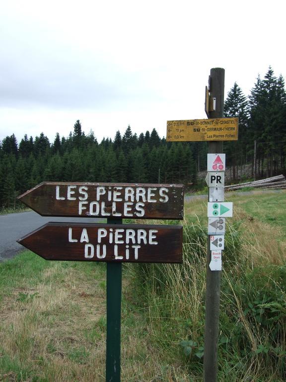 Отель Les Deux Freres Echandelys Экстерьер фото