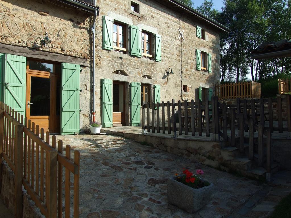 Отель Les Deux Freres Echandelys Экстерьер фото